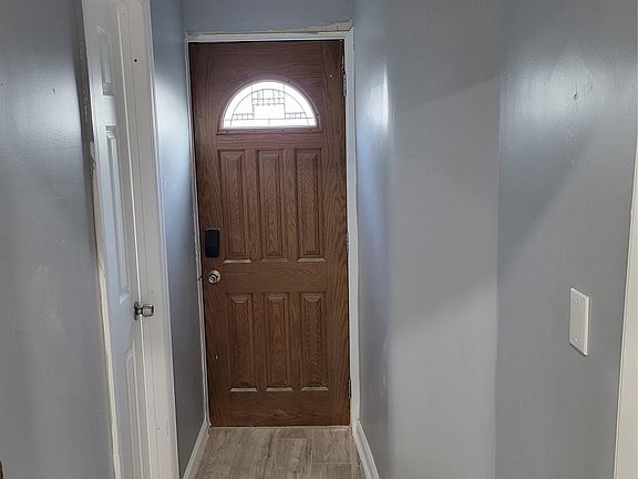3rd image of 871 Throggs Neck Expy Room 1