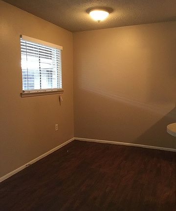 3rd image of 327 Chelsea Dr APT 20