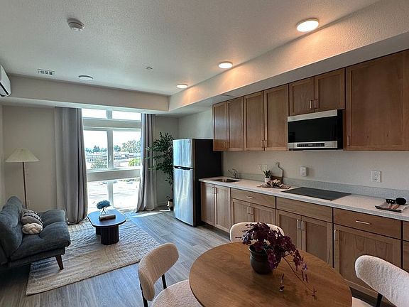 5th image of 2701 Shattuck Ave #207