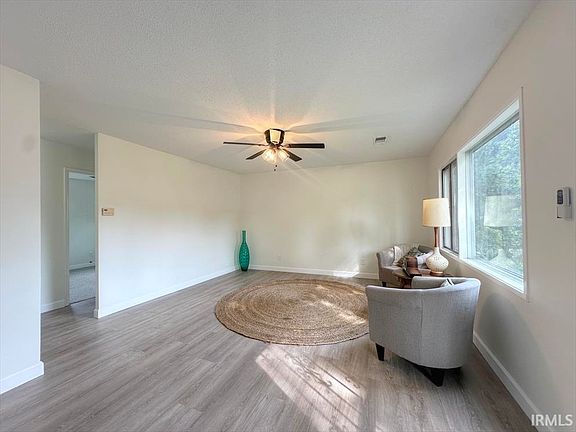 5th image of 2809 N Waugh St