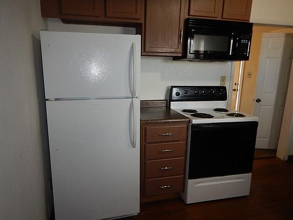 3rd image of 520 S Bailey Ave
