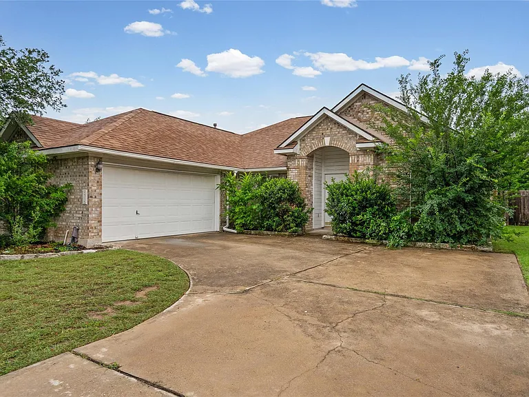 716 Meadow View Dr — Photo 1