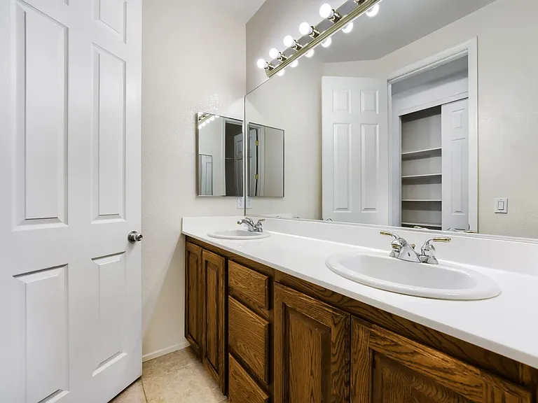 3412 Osiana Ave — Photo 18