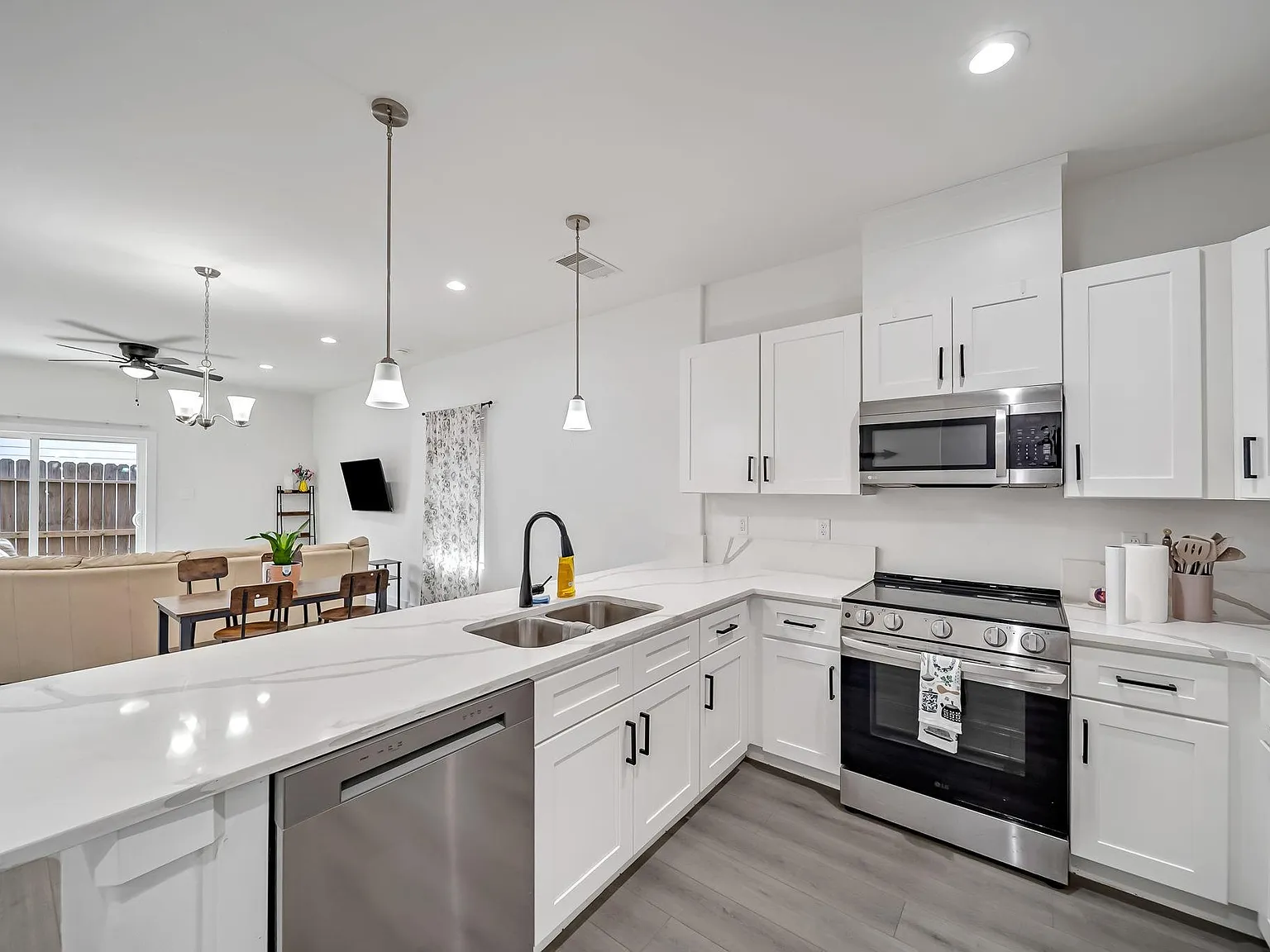 3 bed, 2.5 bath, 1235 sqft, $1,750 — Photo 1