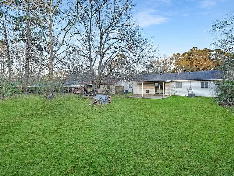 224 Shellwood Dr — Photo 2