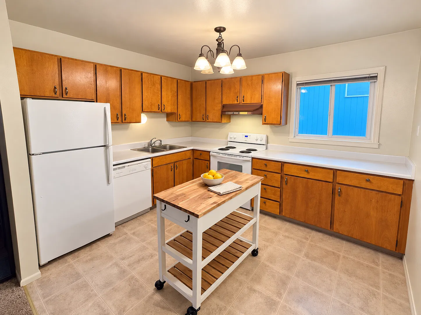 2 bed, 950 sqft, $1,650 — Photo 2