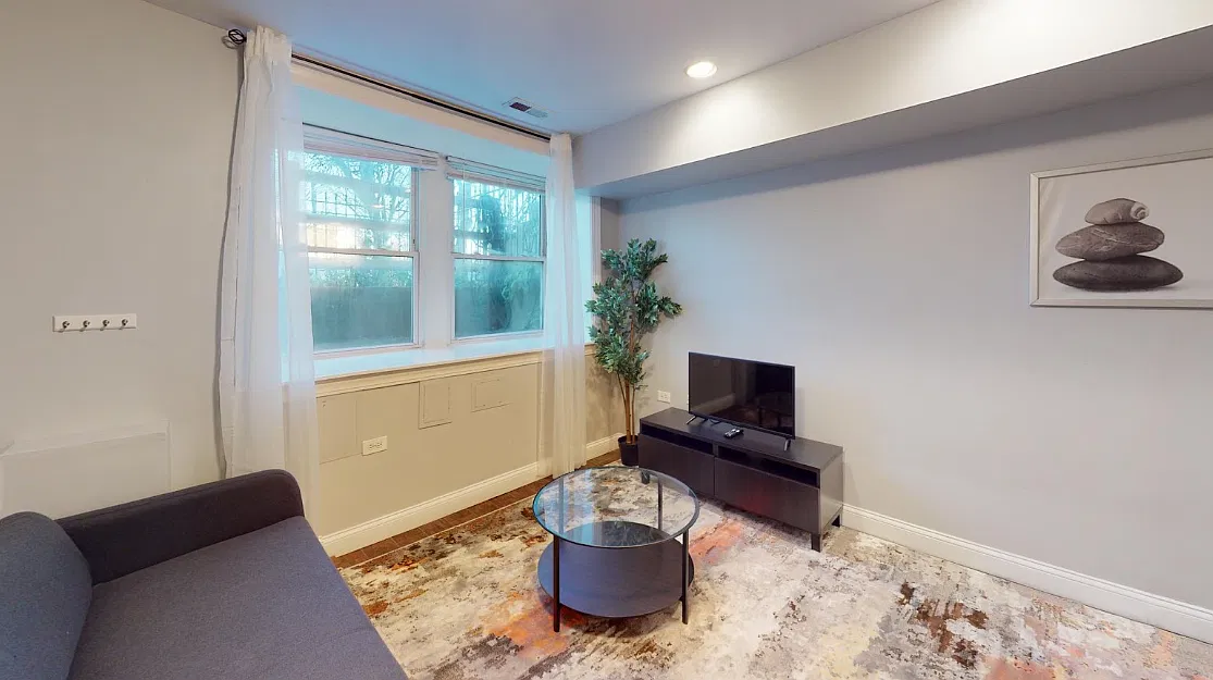 3 bed, 142 sqft, $800 — Photo 2