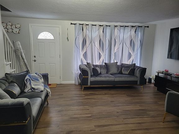 4th image of 35 Genessee St APT E