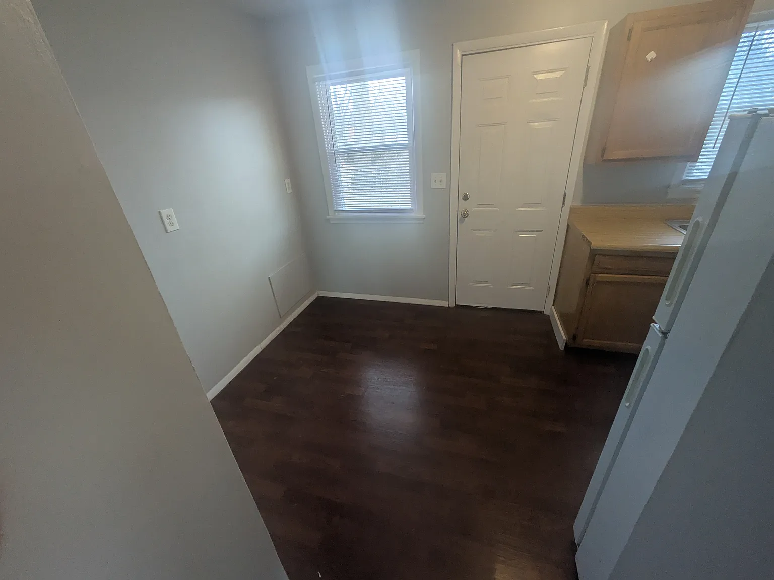 3 bed, 850 sqft, $1,450 — Photo 2