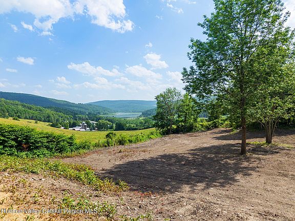 3rd image of 132 Debar Hill Road