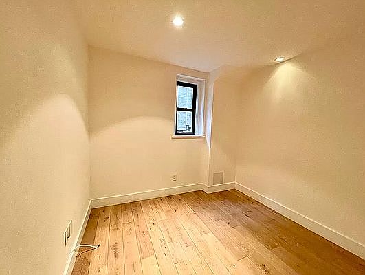 4th image of 361 E 50th St #F4