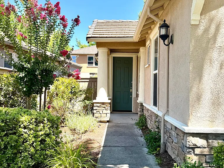 1150 Scheidegger Cir — Photo 2