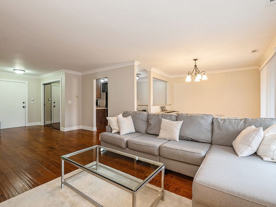 3101 Toulon Dr Northbrook IL Zillow