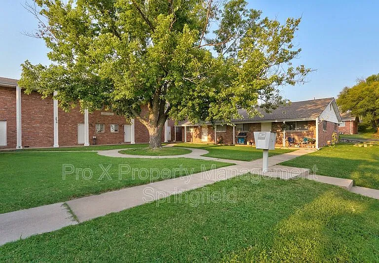 2929 E University St #5 — Photo 2