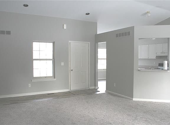 4th image of 17712 Redwood Dr