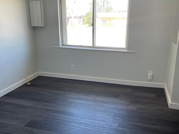 5th image of 29712 Euclid Ave