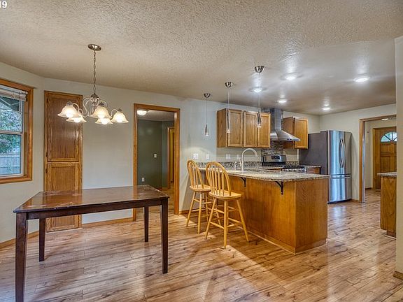 5th image of 5312 NE 101st Cir