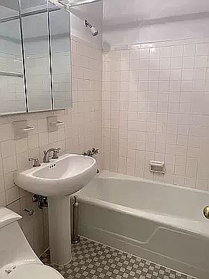 5th image of 232 E 63rd St #717
