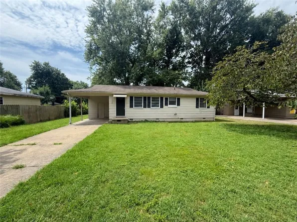 2205 Dogwood Pl, Springdale, AR 72762