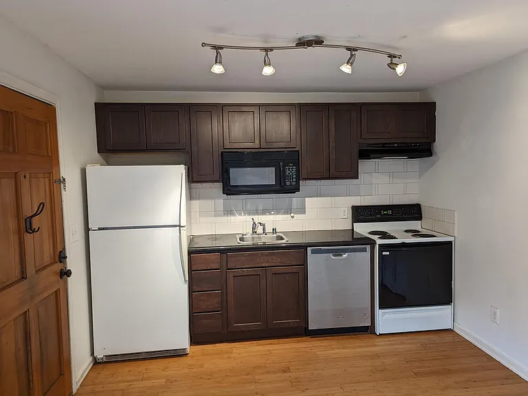 918 SW Holden St #2 — Photo 3