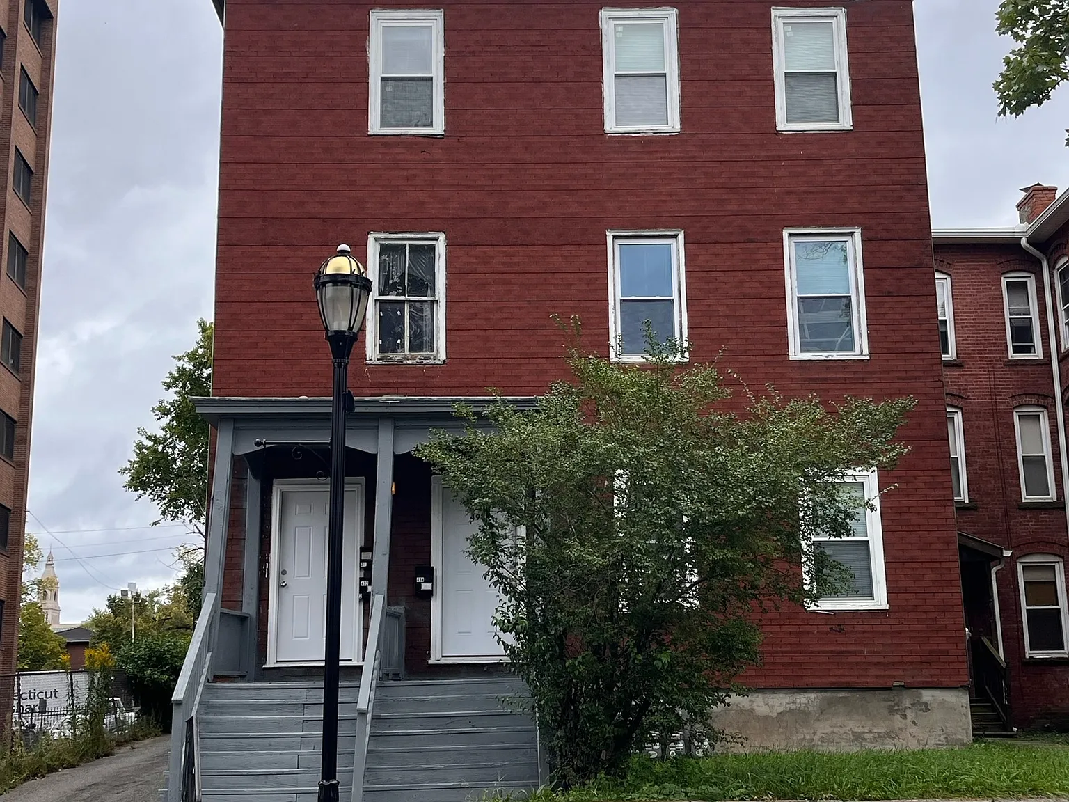 3 bed, 1.0 bath, 1400 sqft, $1,750 — Photo 1
