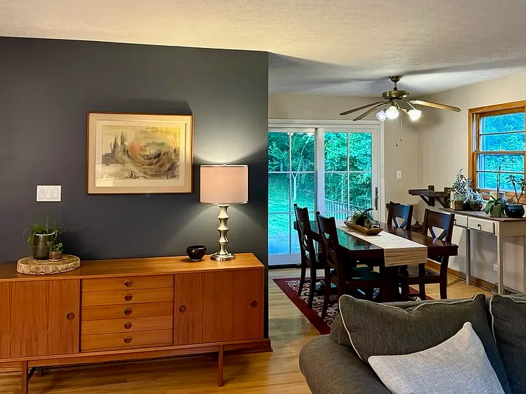 701 Dell Ln — Photo 2