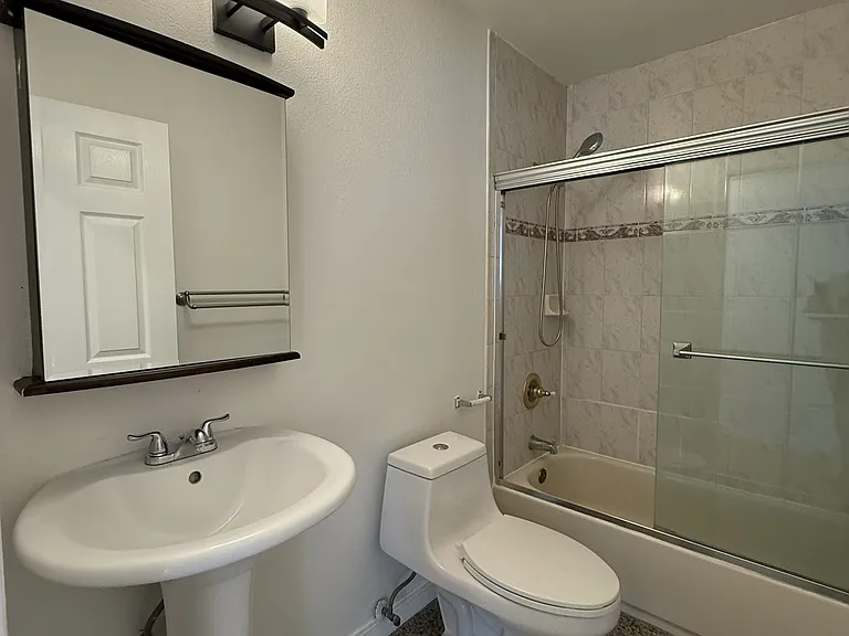 967 Miller Ave — Photo 9