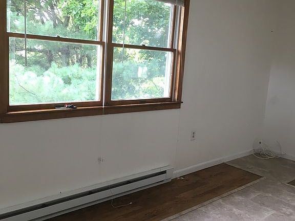 2nd image of 16 Blossom Ln #2