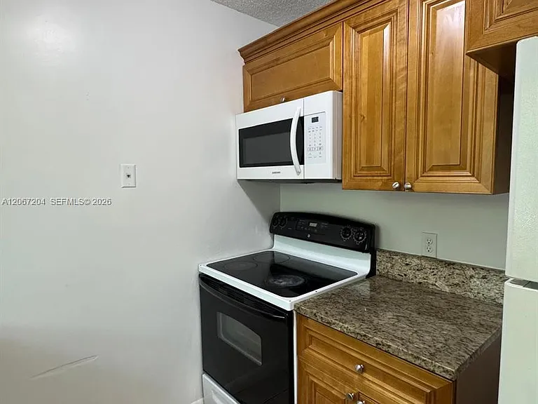 1746 3rd Ave N #10 — Photo 2