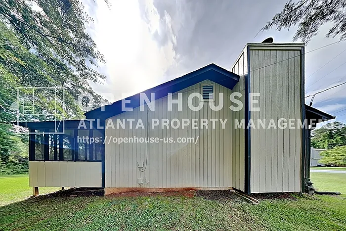 151 Castleair Dr NE — Photo 20
