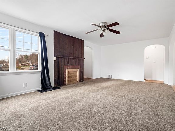 4th image of 229 Everhard Rd SW