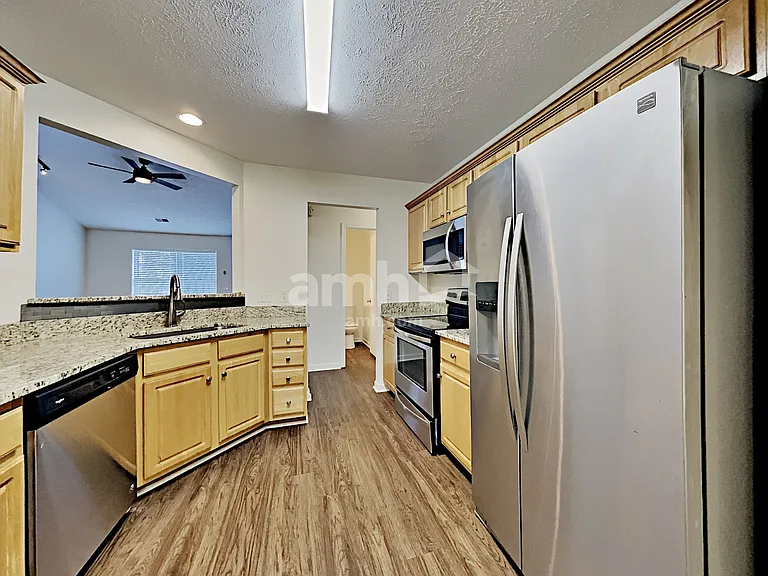 916 Springs Hill Way — Photo 4