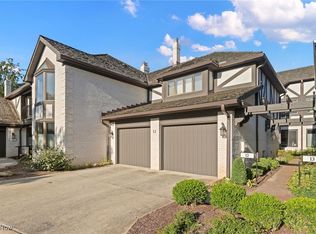 12 Chippenham Ct, Rocky River, OH 44116
