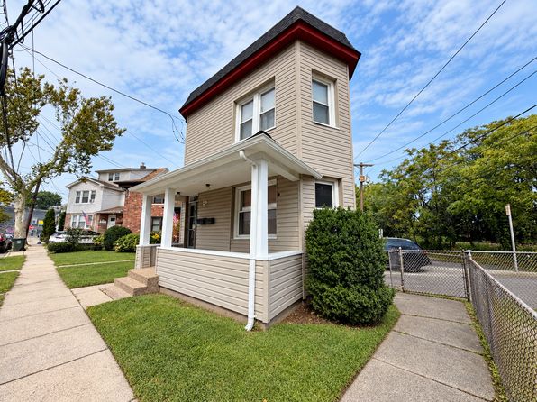 4 Hagert St #1