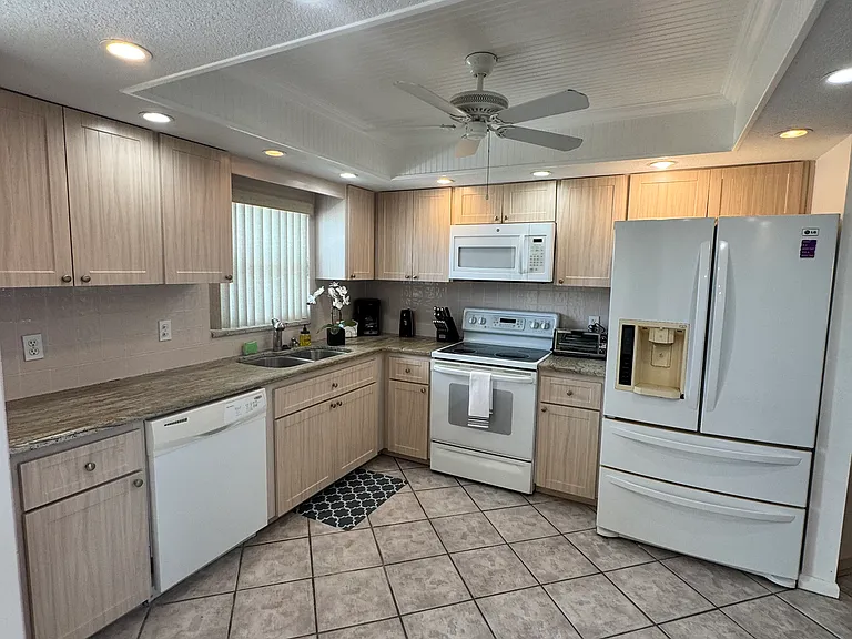 4550 Cove Cir #507 — Photo 37