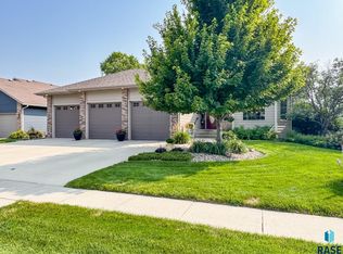 216 E Tabor Ct, Brandon, SD 57005