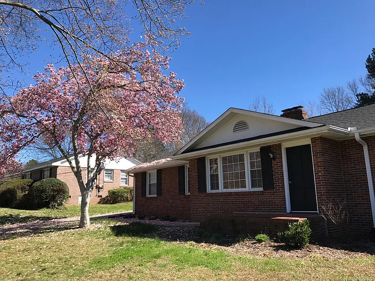 104 Mimosa Dr — Photo 3