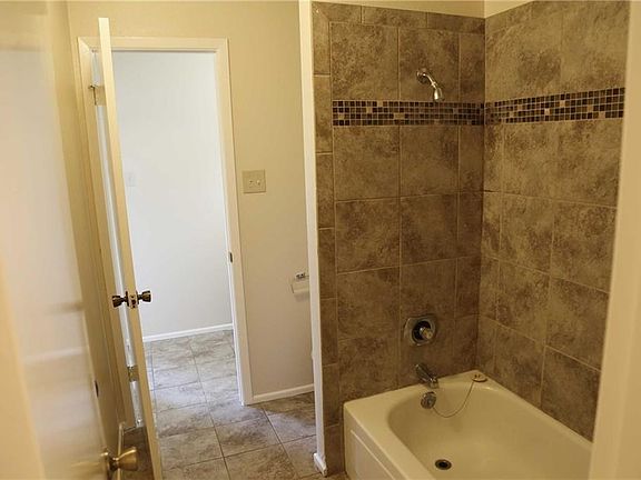 5th image of 4 Deerfield Dr #B