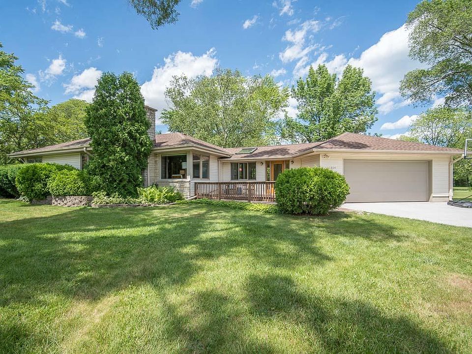 2nd image of 1804 W Clover Ln
