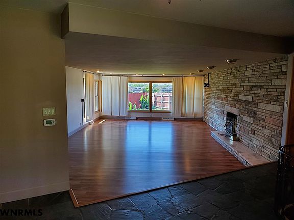3rd image of 502 Hillcrest Dr