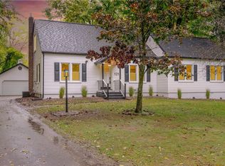 121 Jefferson Ave, Fairport, NY 14450
