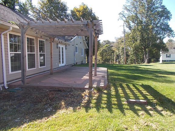 5th image of 202 Astoria Dr