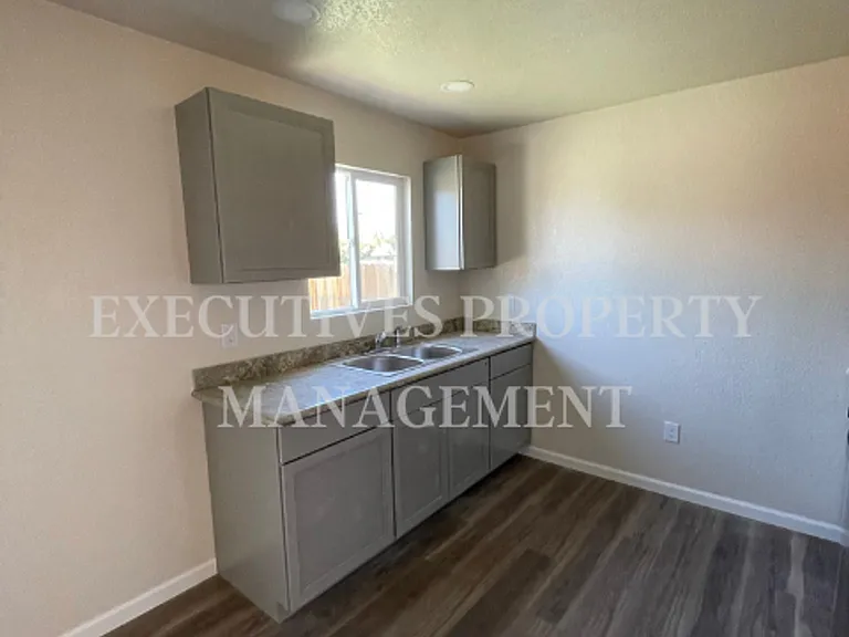 1690 E Stretch Rd — Photo 3
