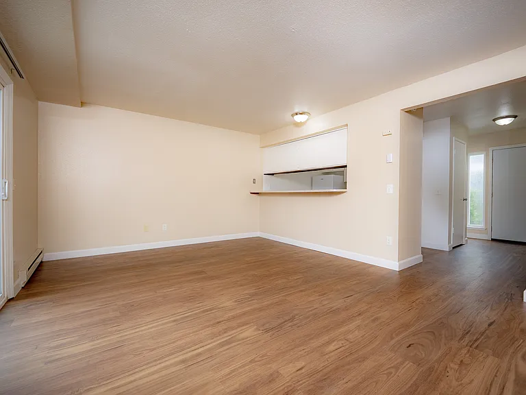 214 Cypress #3 living2