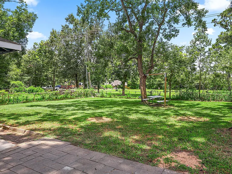 2318 Pecan St — Photo 23