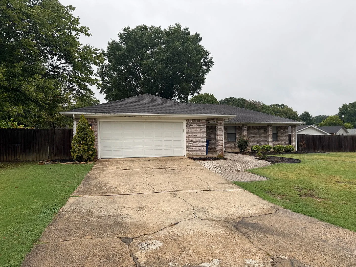 3 Bed 2 Bath Home — Photo 2