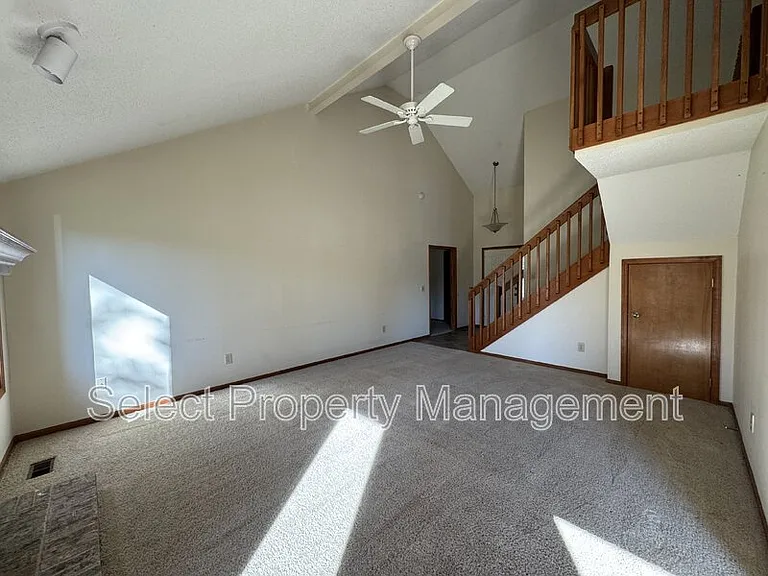 7401 Montclair Dr — Photo 3