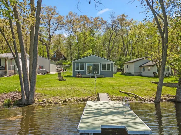 3035 S Wolf Dr, Pleasant Lake, IN 46779
