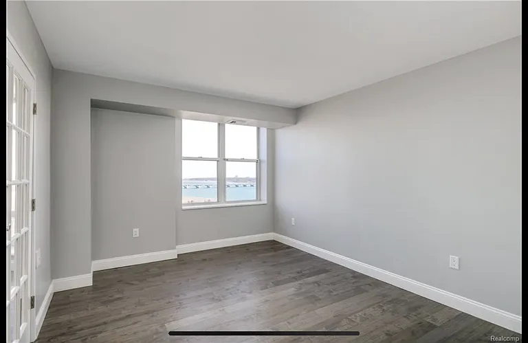 250 E Harbortown Dr — Photo 26