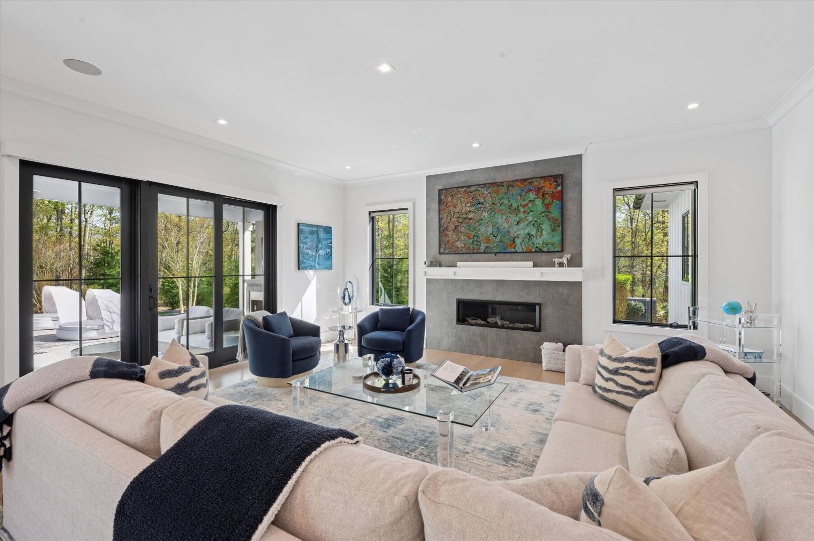  Living Room with Walls Of Glass
